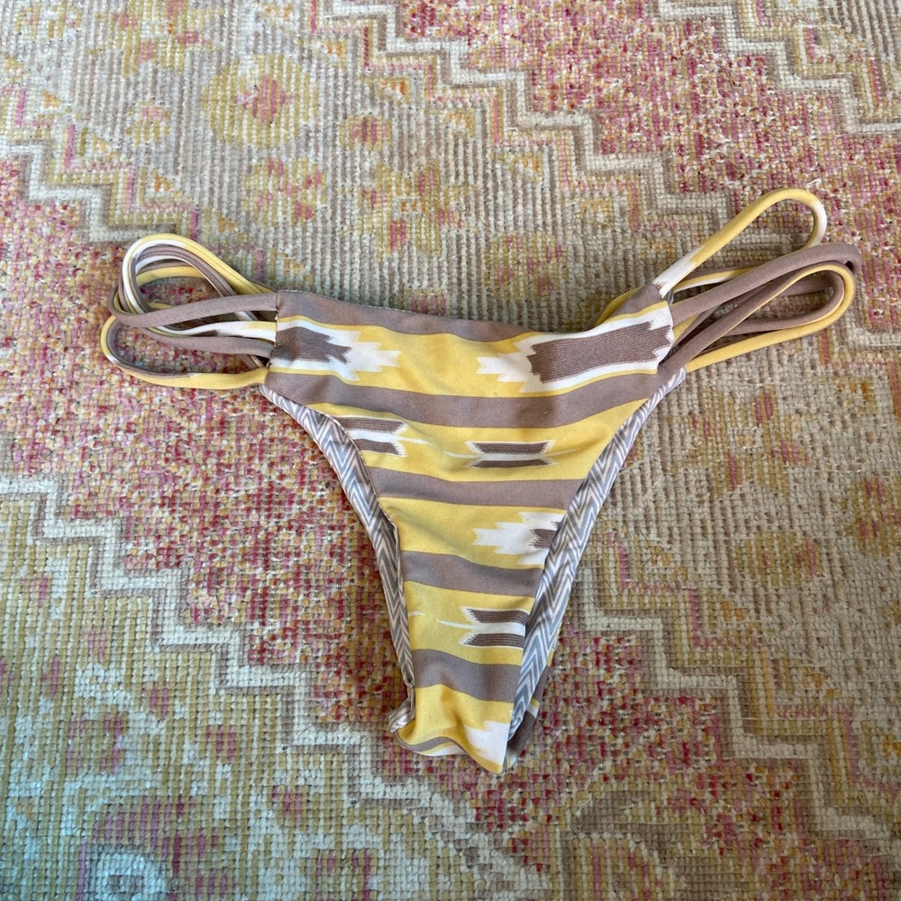 Acacia bikini bottoms size small
